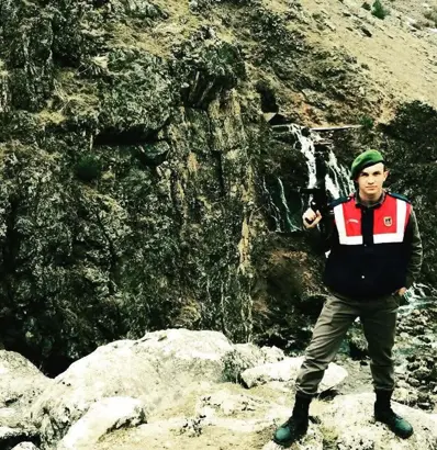 Motosikletinin, Amcasının Otomobiliyle Çarpıştığı Kazada Ölen Uzman Çavuş Toprağa Verildi