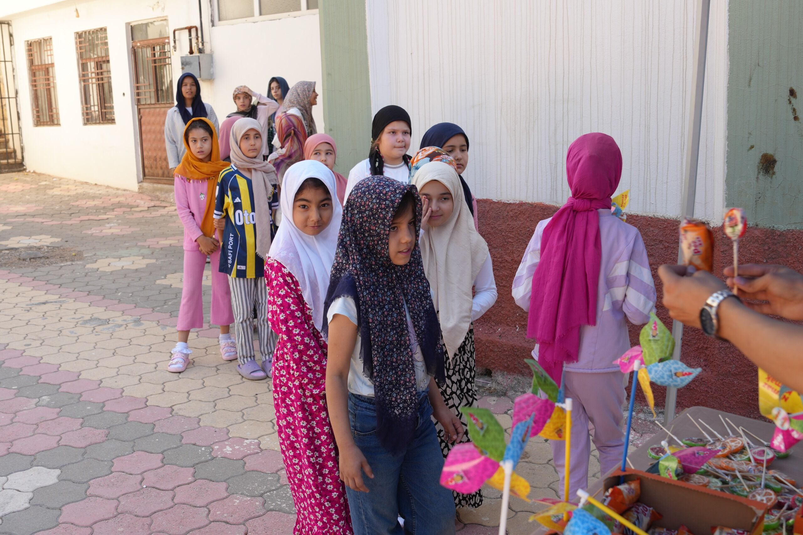 Onikişubat Belediyesi Çocukları Unutmadı! Camilerde Hediyeler Dağıtıldı (4)