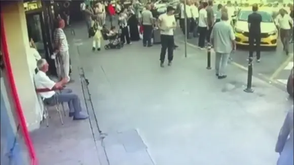 Otogara Babasını Almaya Gelen Taksici Ile Duraktaki Şoförler Arasında Bıçaklı Kavga; 2 Yaralı