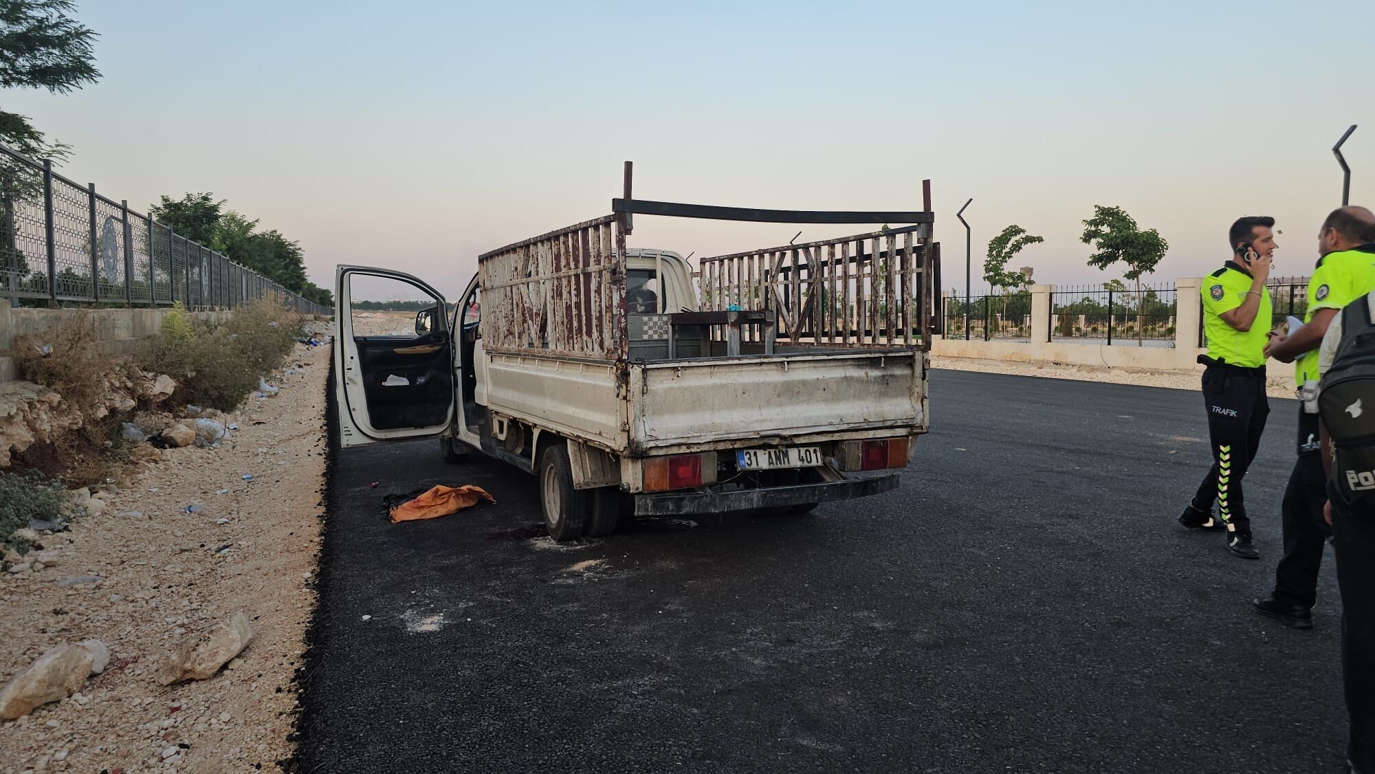 Şanlıurfa'da Amcasının Kullandığı Kamyonetin Altında Kalan 10 Yaşındaki Çocuk Hayatını Kaybetti (3)