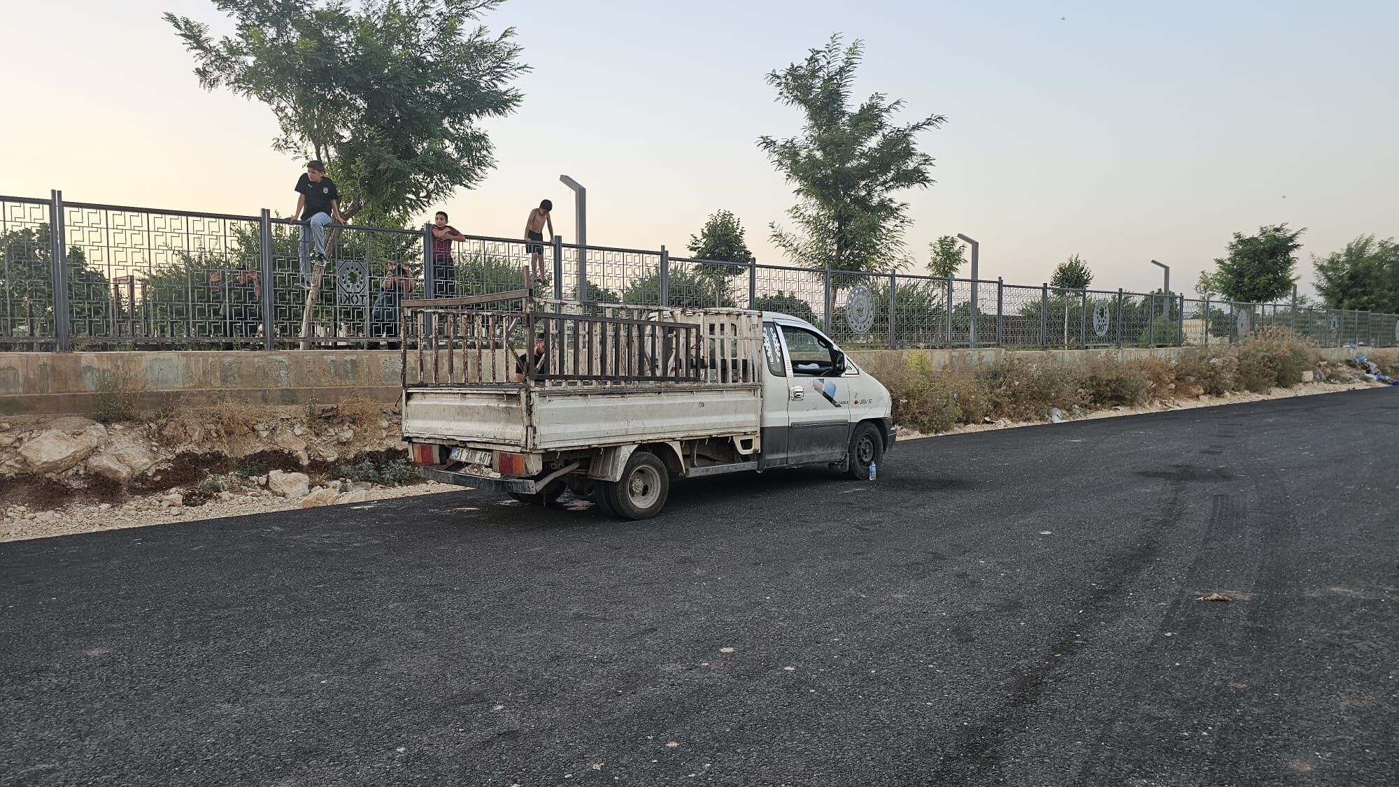 Şanlıurfa'da Amcasının Kullandığı Kamyonetin Altında Kalan 10 Yaşındaki Çocuk Hayatını Kaybetti (4)