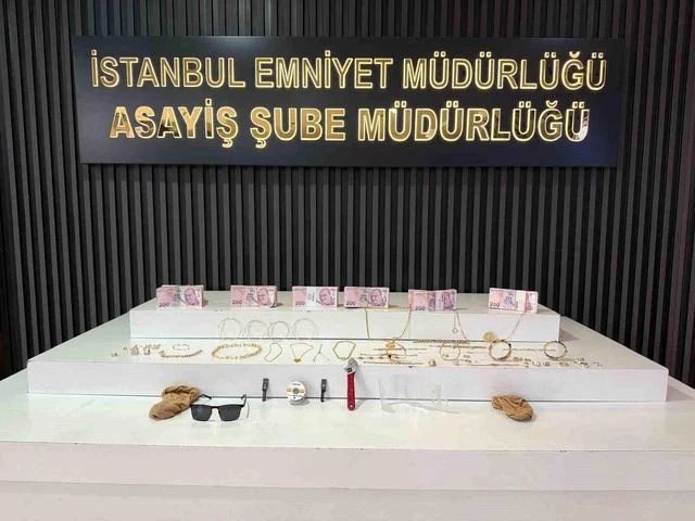 Suç Makinesi 3 Kadın Takside Kıskıvrak Yakalandı! Üzerlerinden Servet Çıktı (2)