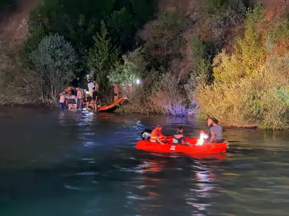 Tunceli’de Otomobil Takla Atıp Munzur Nehri’ne Düştü; 2 Yaralı