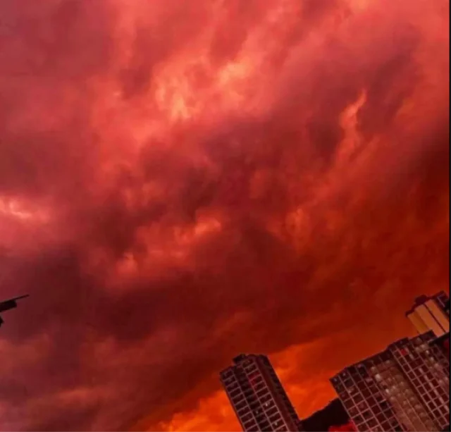 Venezuela'da Deprem Sonrası Gökyüzü Kıpkırmızı Oldu (2)