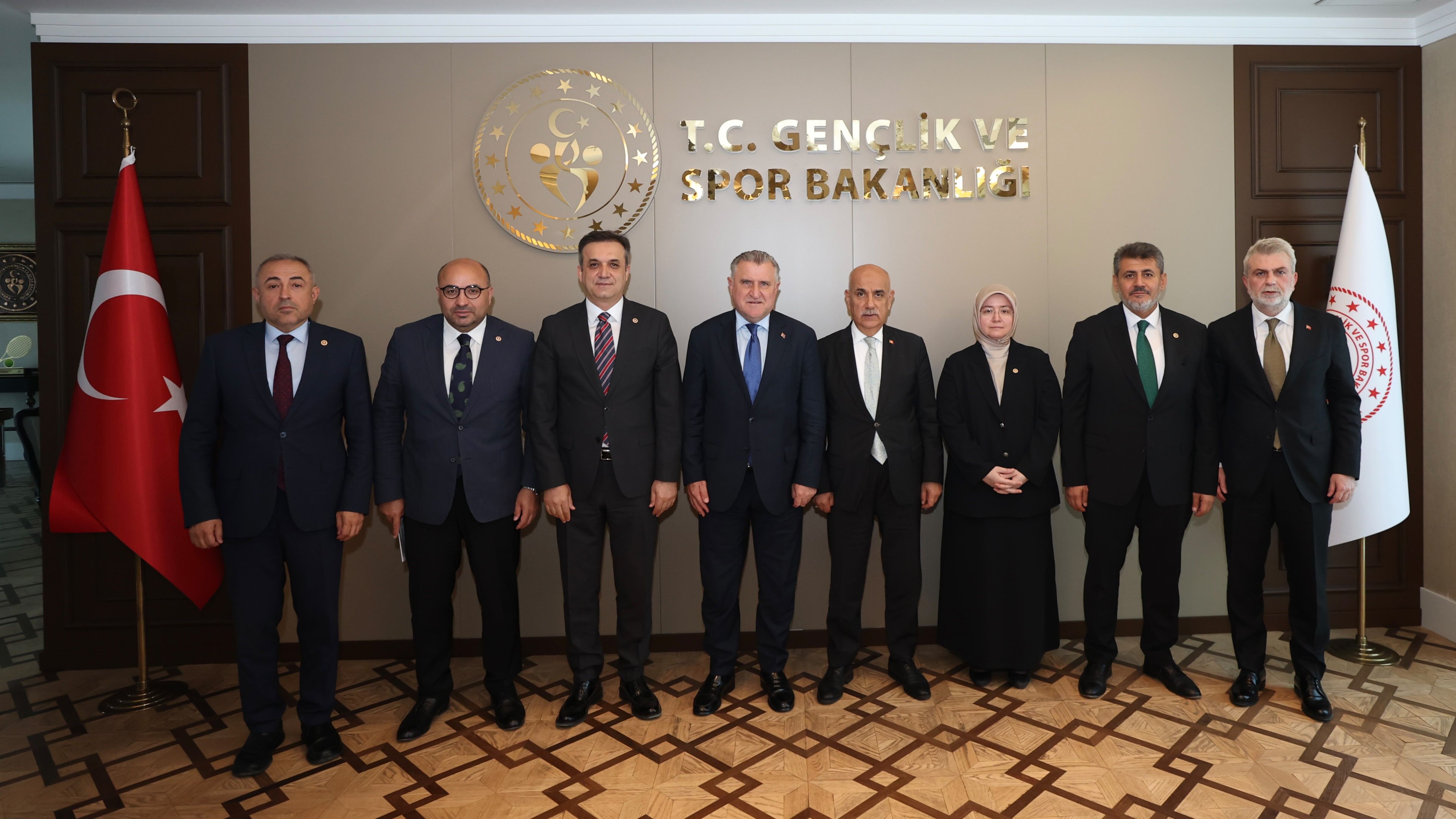 AK Parti Kahramanmaraş Heyeti Bakan Bak ile bir araya geldi