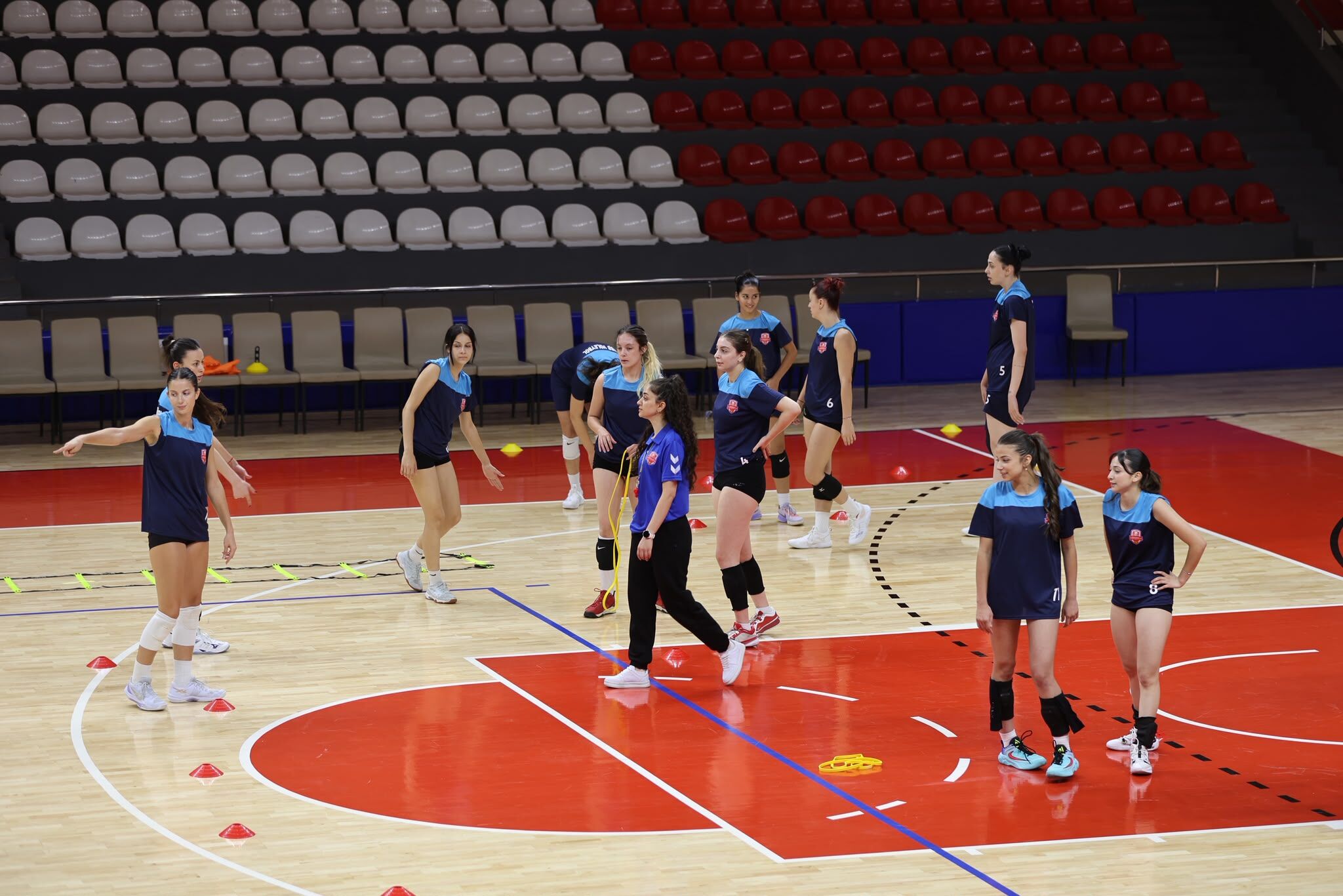 Kahramanmaraş'ta 5 genç voleybolcu A takıma çıktı