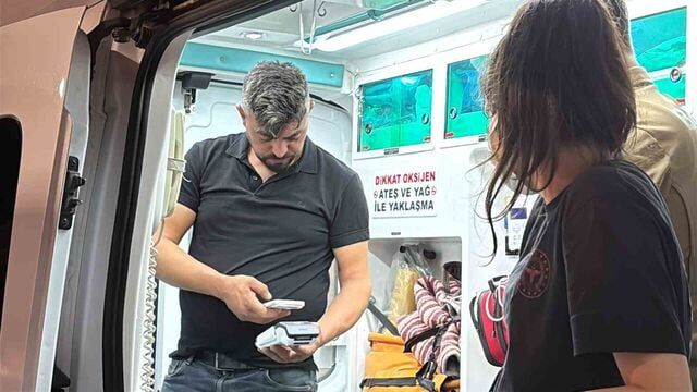 2,33 Promil Alkollü Sürücü Direksiyonda Sızdı! Pompacı Pos Cihazıyla Ambulansa Koştu (2)