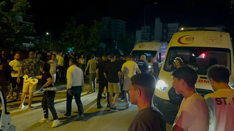 3 Otomobil Çarpıştı, 7 Kişi Yaralandı (3)
