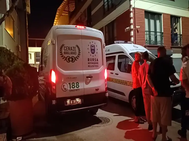 7 Aylık Hamile Kadın, Eşinin Şiddetinden Kaçmak Için Karşı Balkona Atlarken Düşmüş