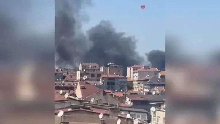 4 katlı binadan yükselen alevler yandaki apartmana sıçradı