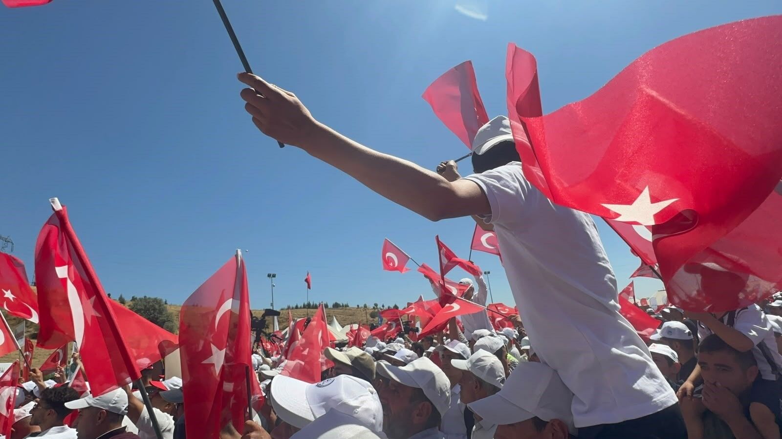 Ahlat’ta 1071 Zaferi coşkusu: Kahramanmaraşlı vatandaşın sözleri duygulandırdı