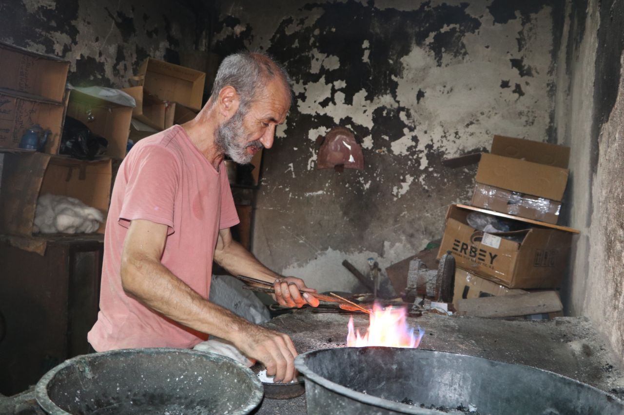 Adana'da Hem Kalaycı Hem Şair Usta (1)