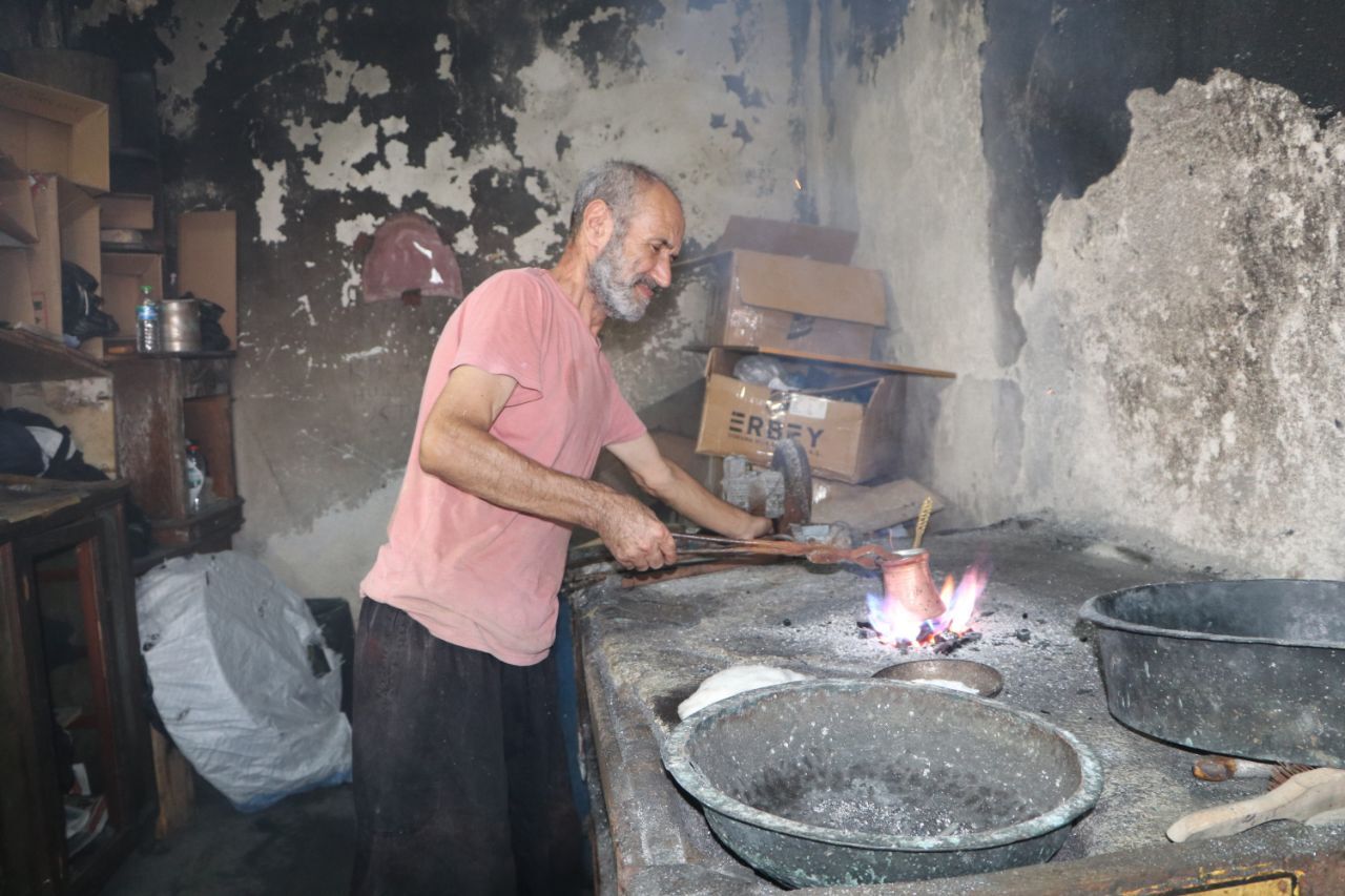 Adana'da Hem Kalaycı Hem Şair Usta (5)
