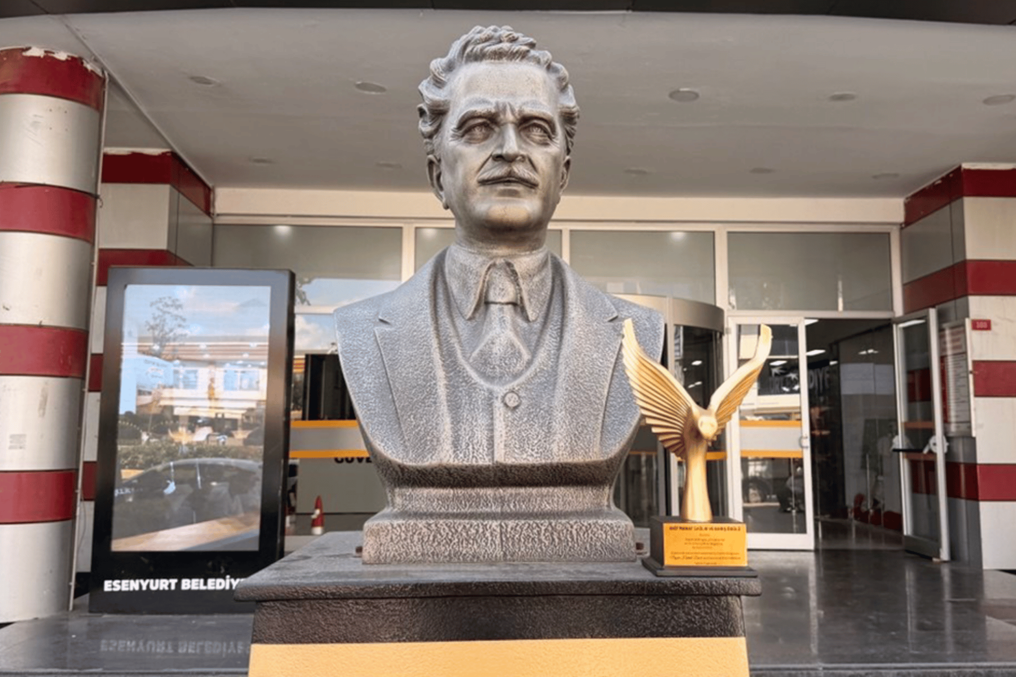 Akif Manaf Sağlık Ve Barış Ödülü Nâzım Hikmet’in Anısına İthaf Edildi (2)