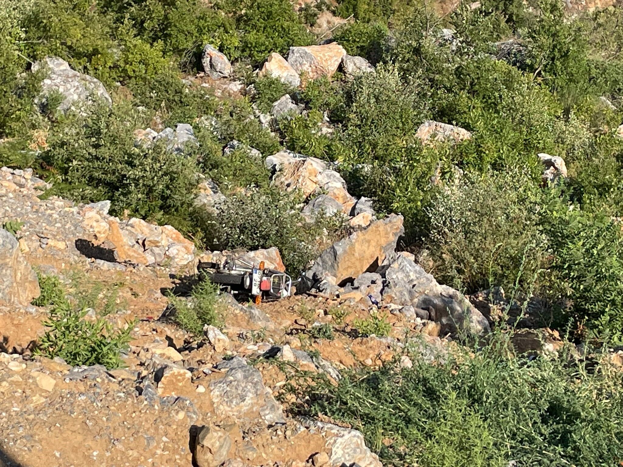 Alanya’da Motosiklet Uçuruma Yuvarlandı (1)