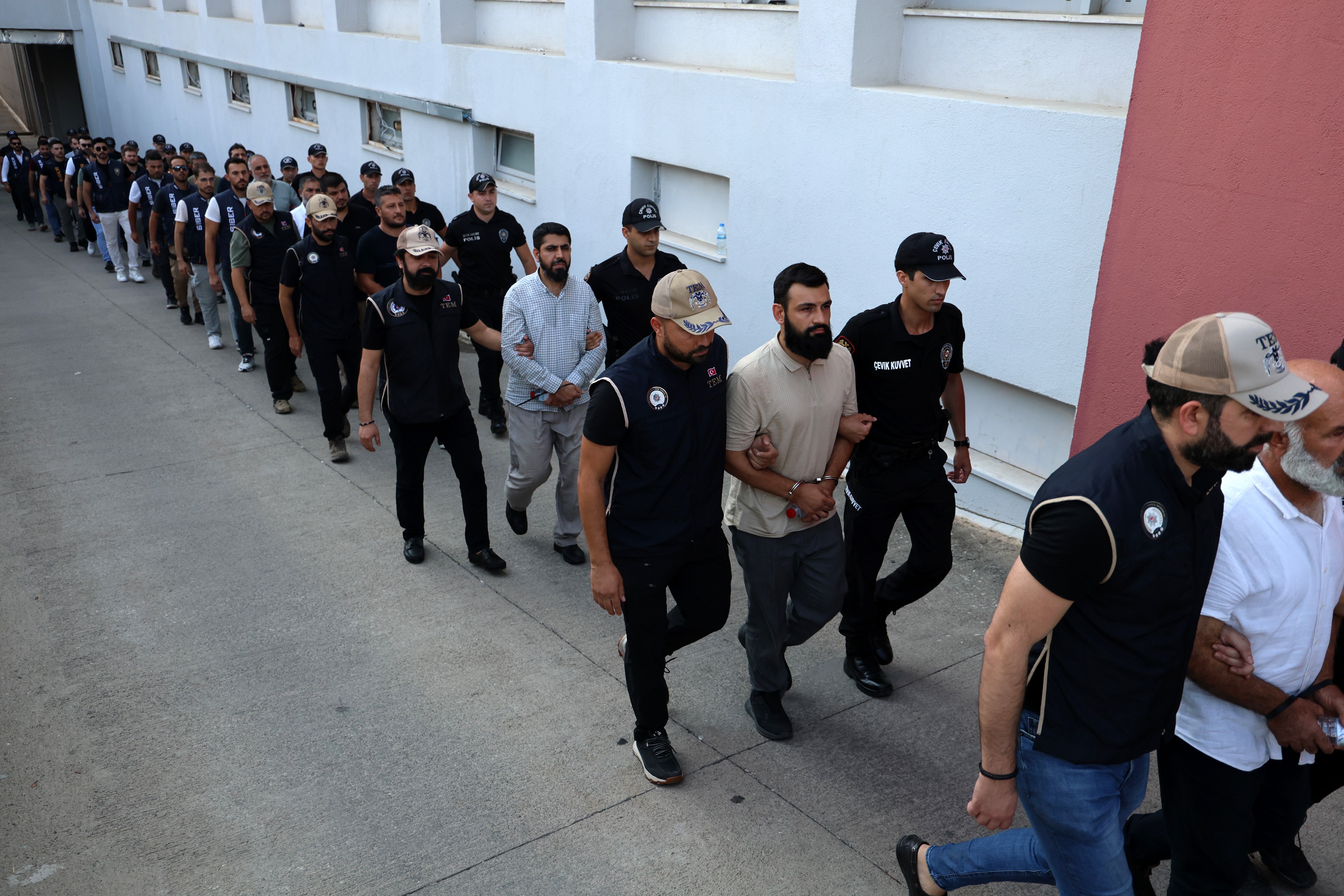 Alparslan Kuytul Soruşturmasında 56 Şüpheli Adliyede (3)