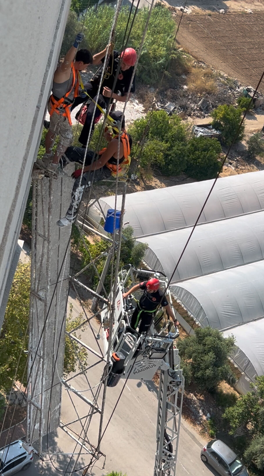 Antalya’da 10’Uncu Katta Can Pazarı! İki Işçi Mahsur Kaldı (6)