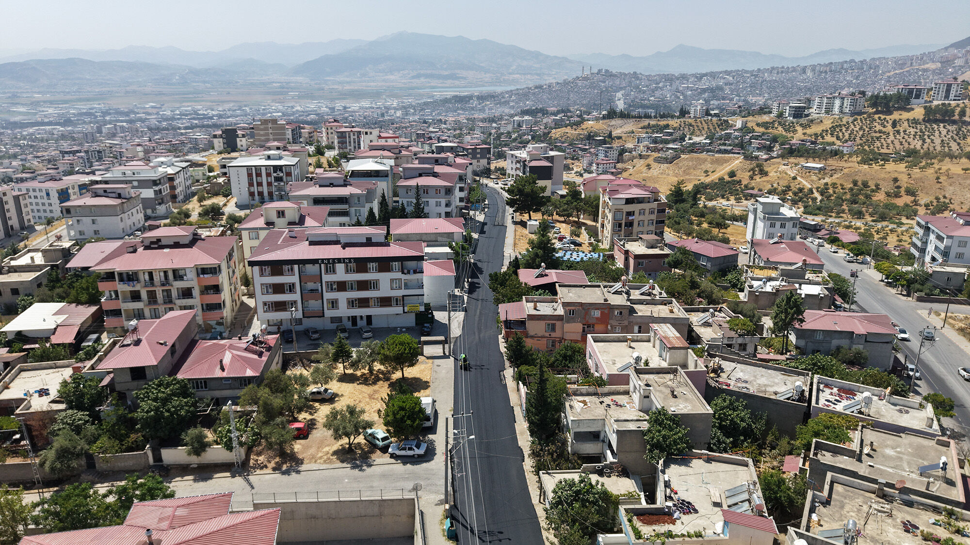 Kahramanmaraş’ta yıllardır yıpranan cadde yeniden asfaltlanıyor