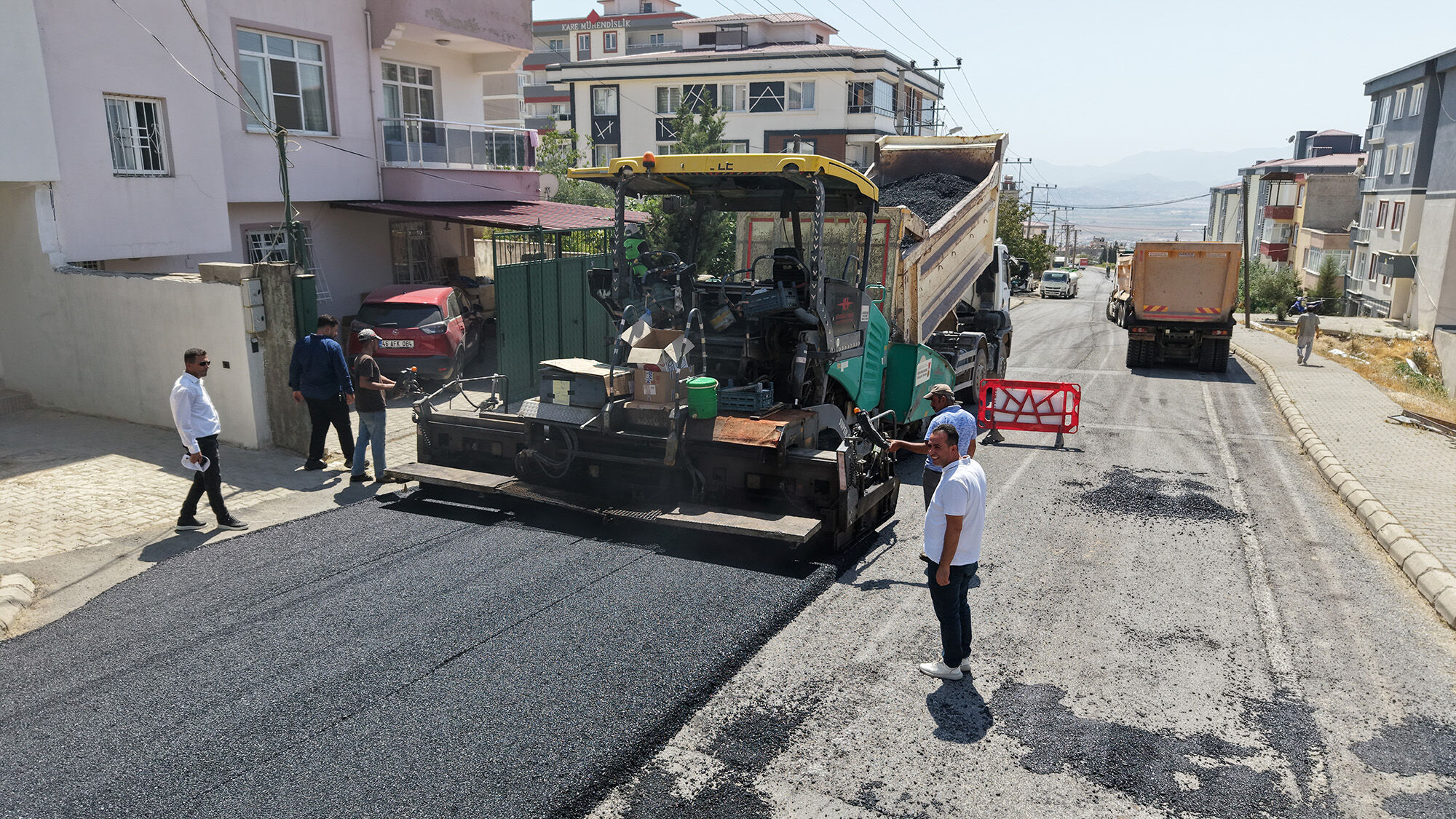 Kahramanmaraş’ta yıllardır yıpranan cadde yeniden asfaltlanıyor