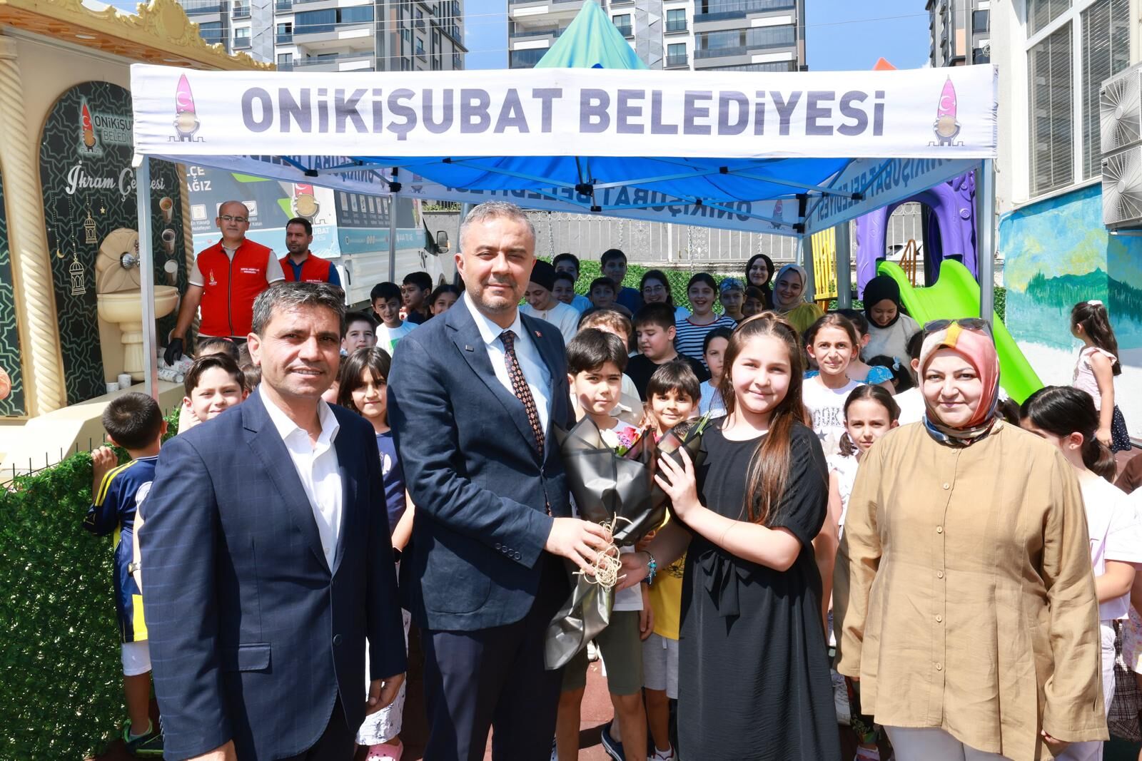 Başkan Toptaş, minik öğrencilerin davetine kayıtsız kalmadı-1
