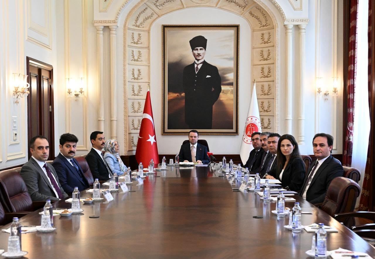 Bakan Gürlek, Muhsin Yazıcıoğlu’nun Ailesiyle Görüştü (1)