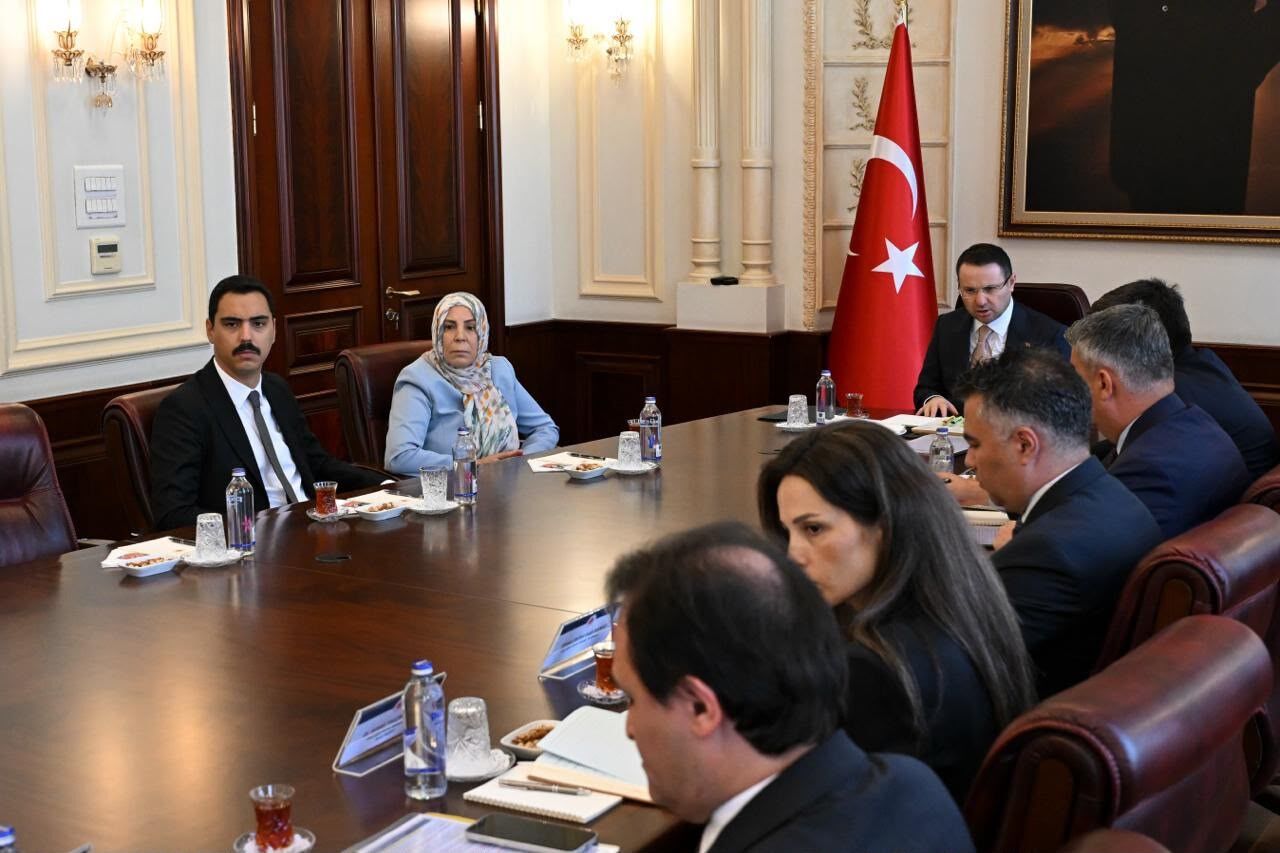 Bakan Gürlek, Muhsin Yazıcıoğlu’nun Ailesiyle Görüştü (3)