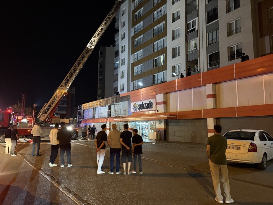 Balkondan Düşen Ev Sahibi Hayatını Kaybetti