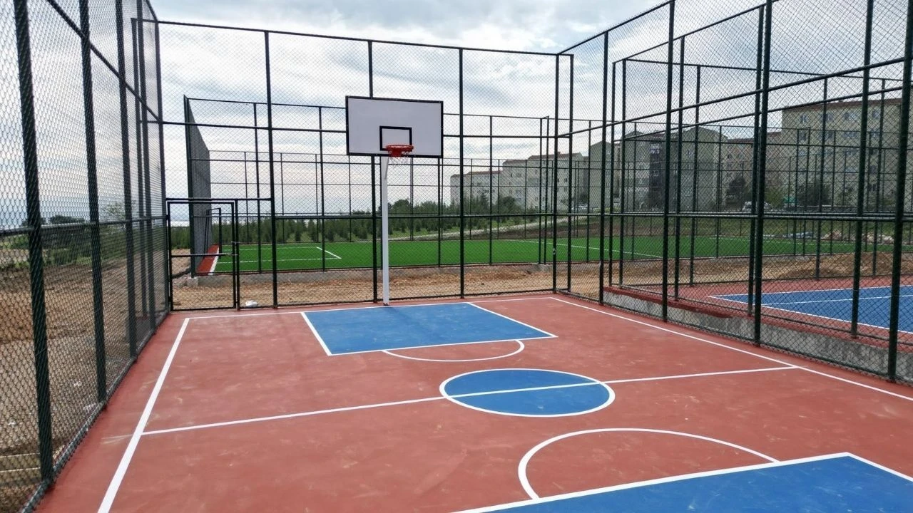 Andırın'a aydınlatmalı basketbol ve voleybol sahası yapılacak