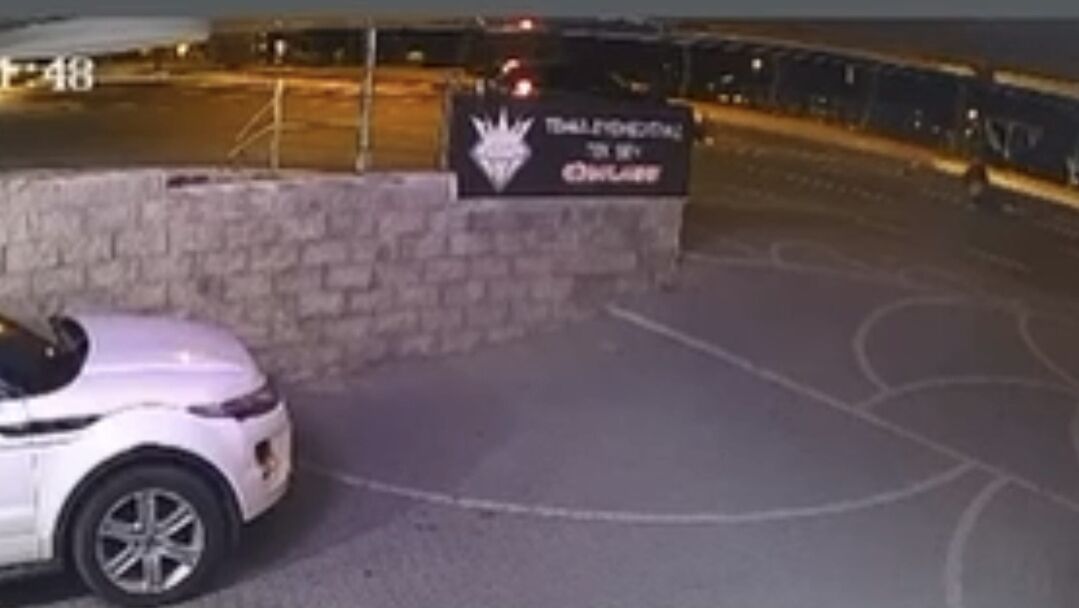 Beylikdüzü'nde Kavşakta Korkunç Çarpışma! Motosikletteki İki Kişi Savruldu (2)