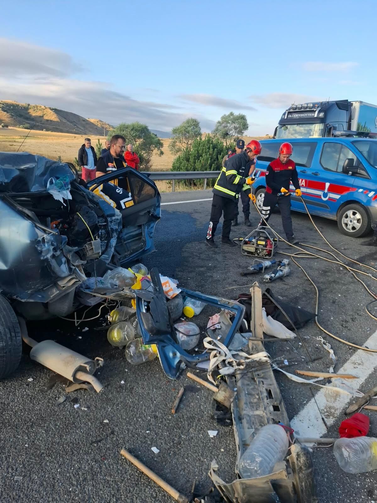 Bolu'da Zincirleme Kaza 2 Kişi Öldü, 2 Kişi Ağır Yaralandı (5)