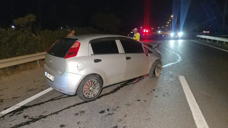Bursa'da Otomobil Bariyerlere Çarptı; 1 Yaralı