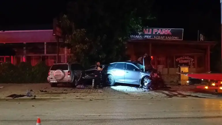 Bursa'da Otomobil Ile Cip Çarpıştı; 2 Ölü, 2 Yaralı