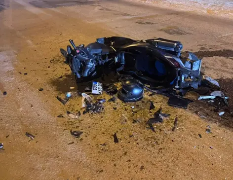 Bursa'da Otomobille Çarpışan Motosikletin Sürücüsü Ağır Yaralandı
