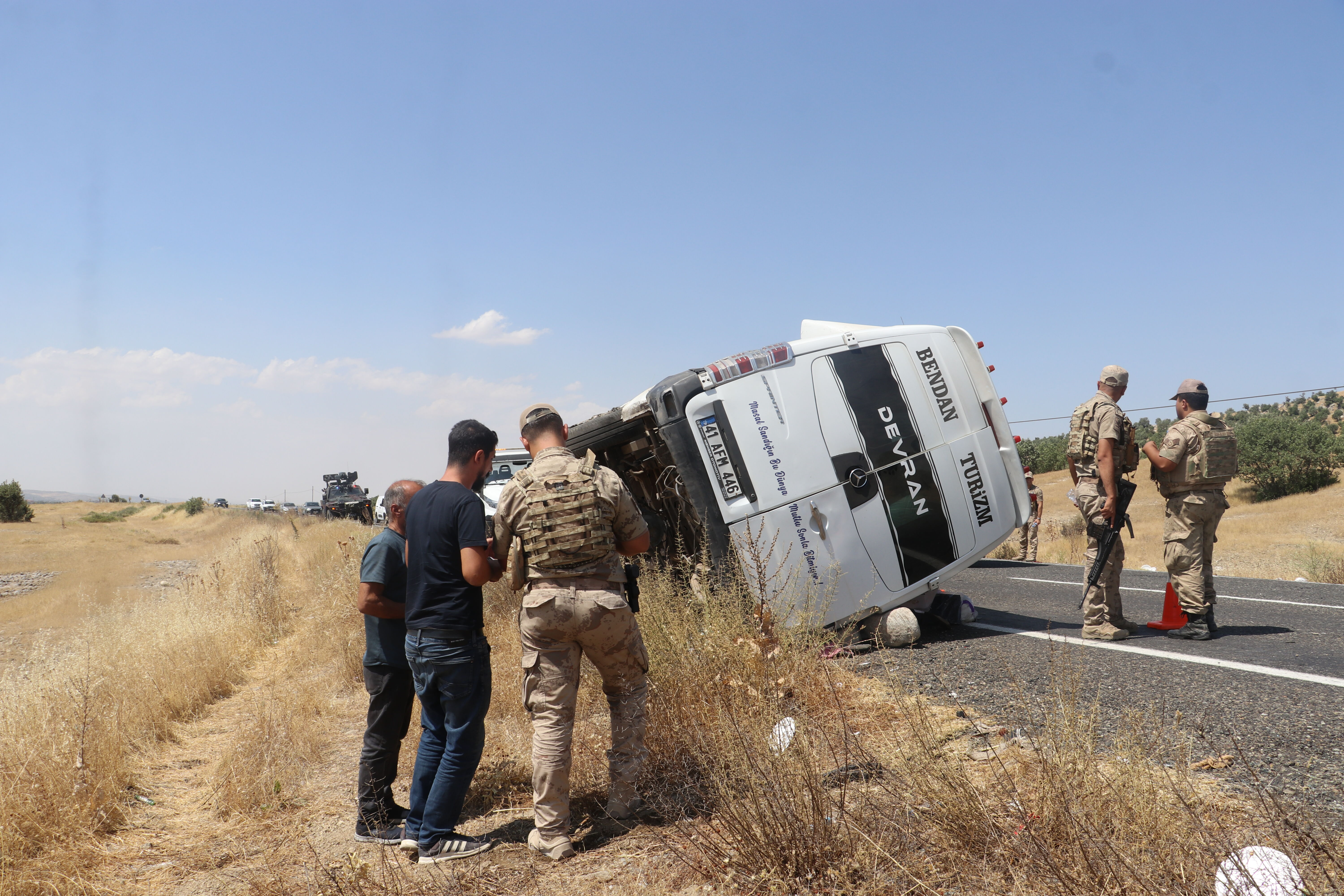 Diyarbakır Lice’de Minibüs Devrildi! 3 Kişi Öldü, 11 Kişi Yaralandı (8)