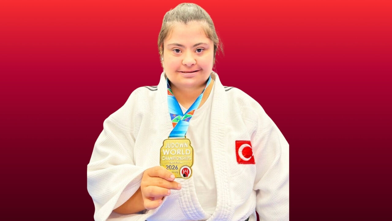 Dünya Şampiyonu Kahramanmaraş'tan! İsveç'te Türk bayrağını göndere çektirdi