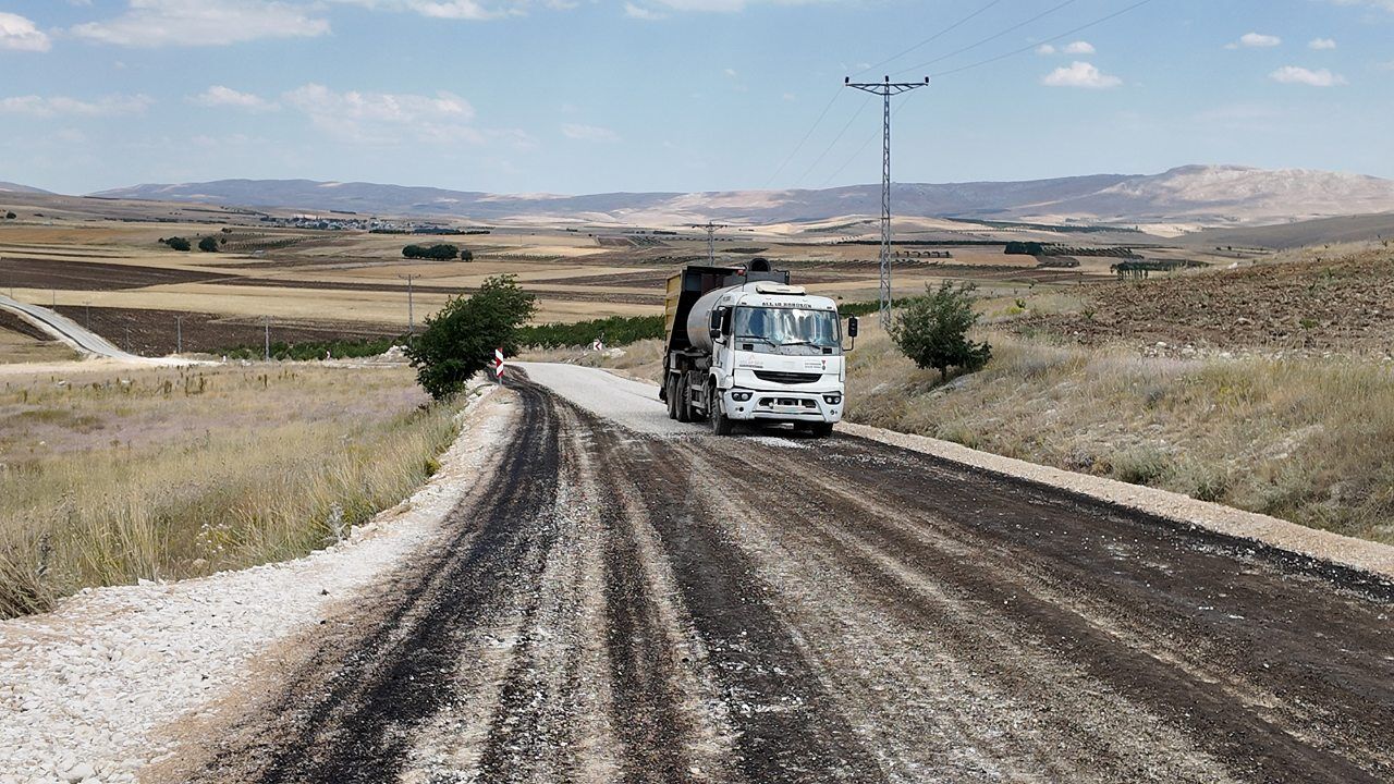 Elbistan'da 10 kilometrelik yol asfaltlanıyor!