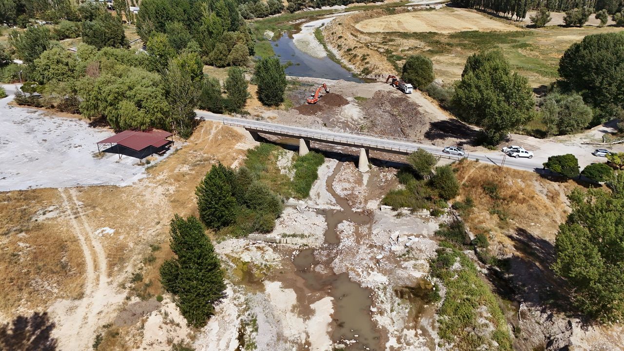 Kahramanmaraş'ta 51 yıllık köprü yenileniyor
