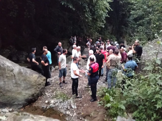 Fındık Toplamaya Giden 2 Kız Kardeş Derede Ölü Bulundu (2)