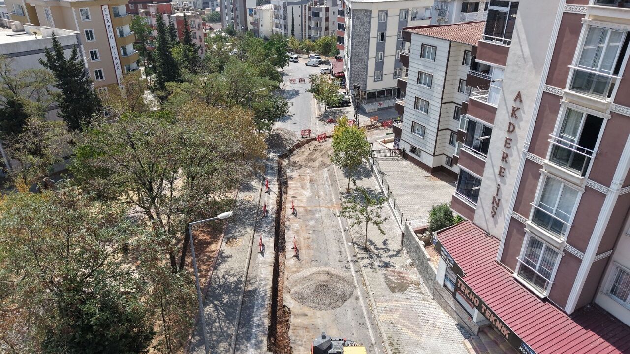 Gazi Mustafa Kuşçu Caddesi'nde altyapı yenileniyor