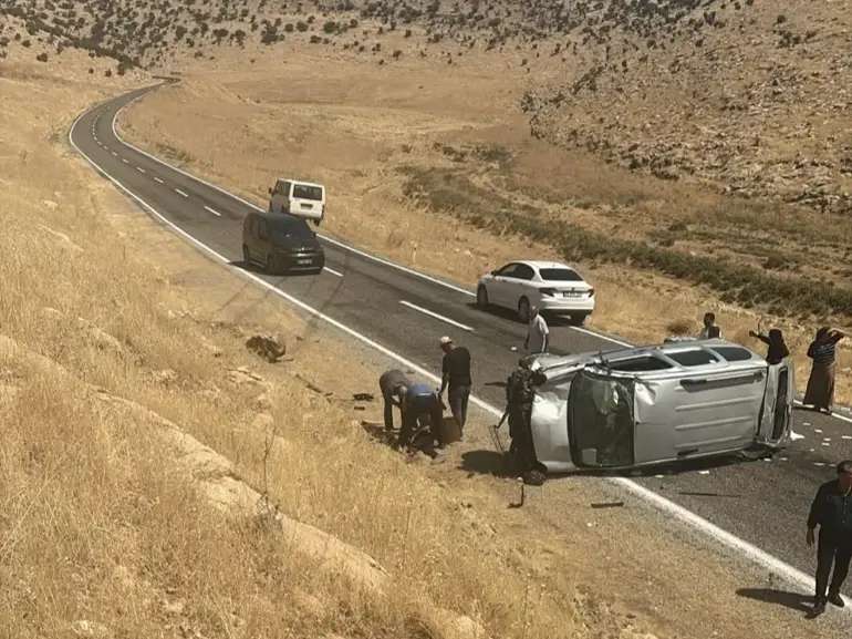 Hafif Ticari Araç Takla Attı; 2 Çocuktan Biri Öldü Diğeri Yaralandı 1
