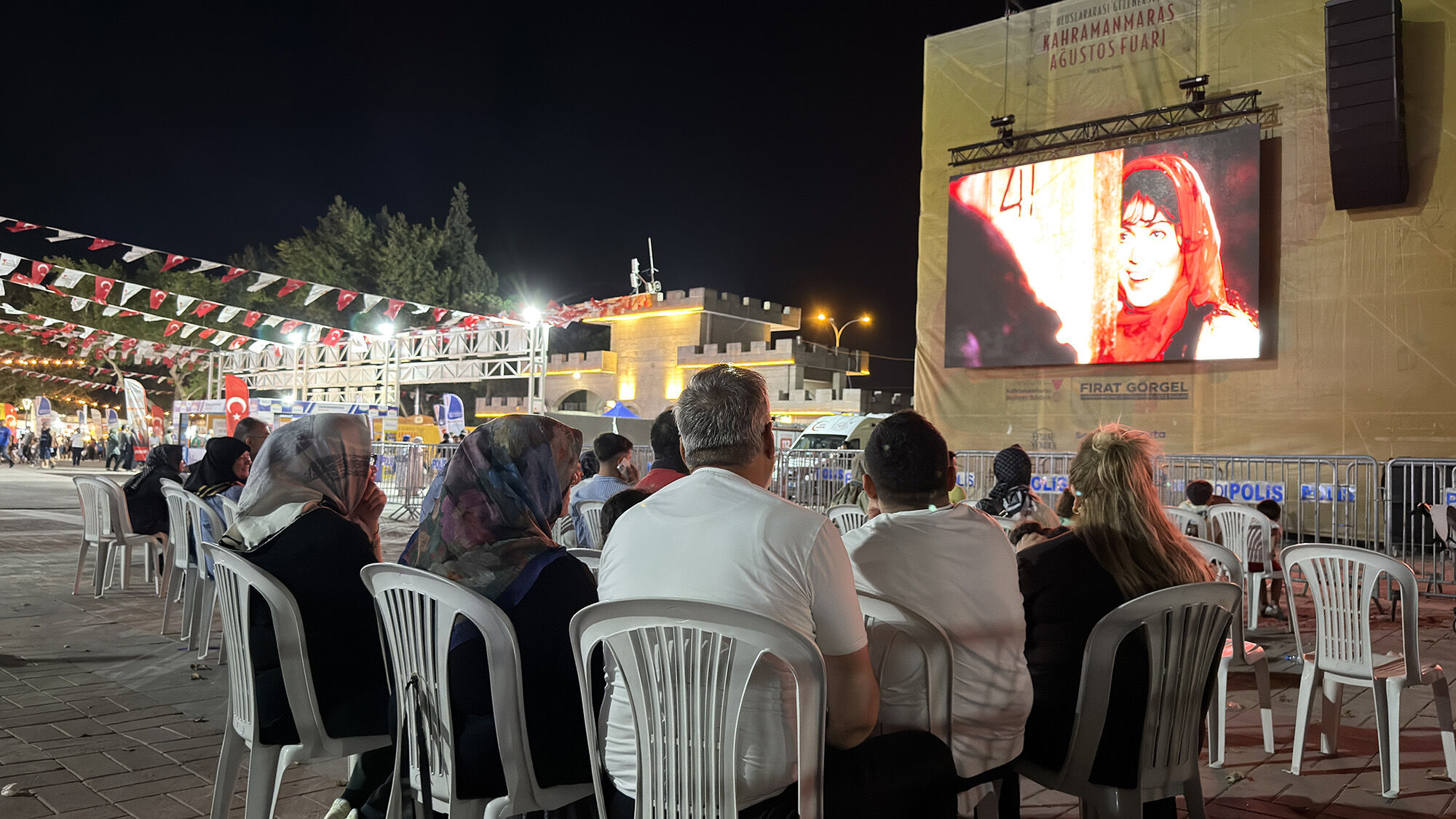 Kahramanmaraş Ağustos Fuarı'nda aileler sahnede kıyasıya yarıştı-1