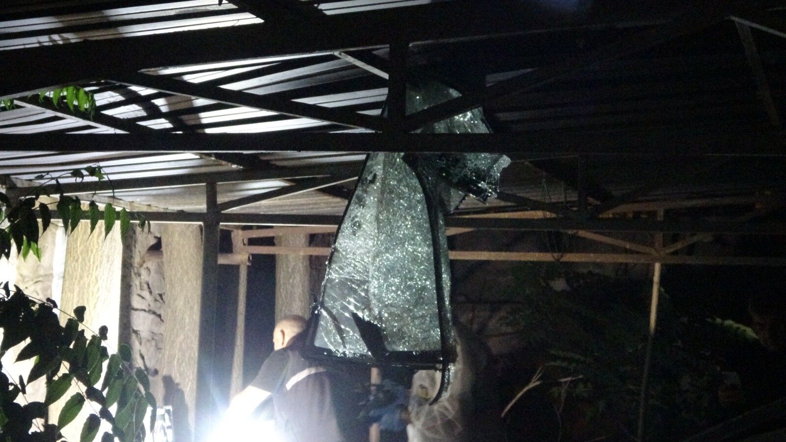 Isparta'da Park Halindeki Araçta Korkutan Patlama (2)