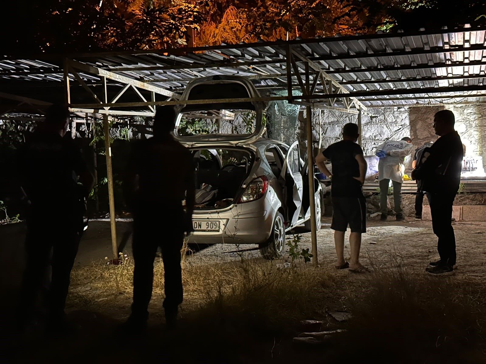 Isparta'da Park Halindeki Araçta Korkutan Patlama (5)