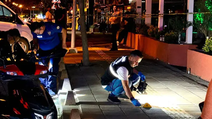 Kafe Işletmecisi Silahlı Saldırıda Yaralandı