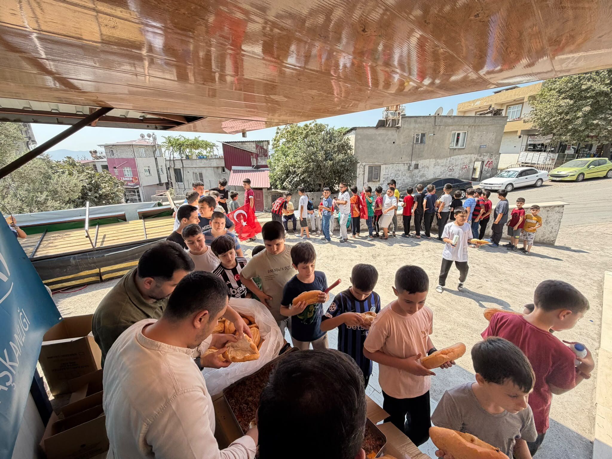 Kahramanmaraş Ülkü Ocakları'ndan Öğrencilere Yemek Ikramı1