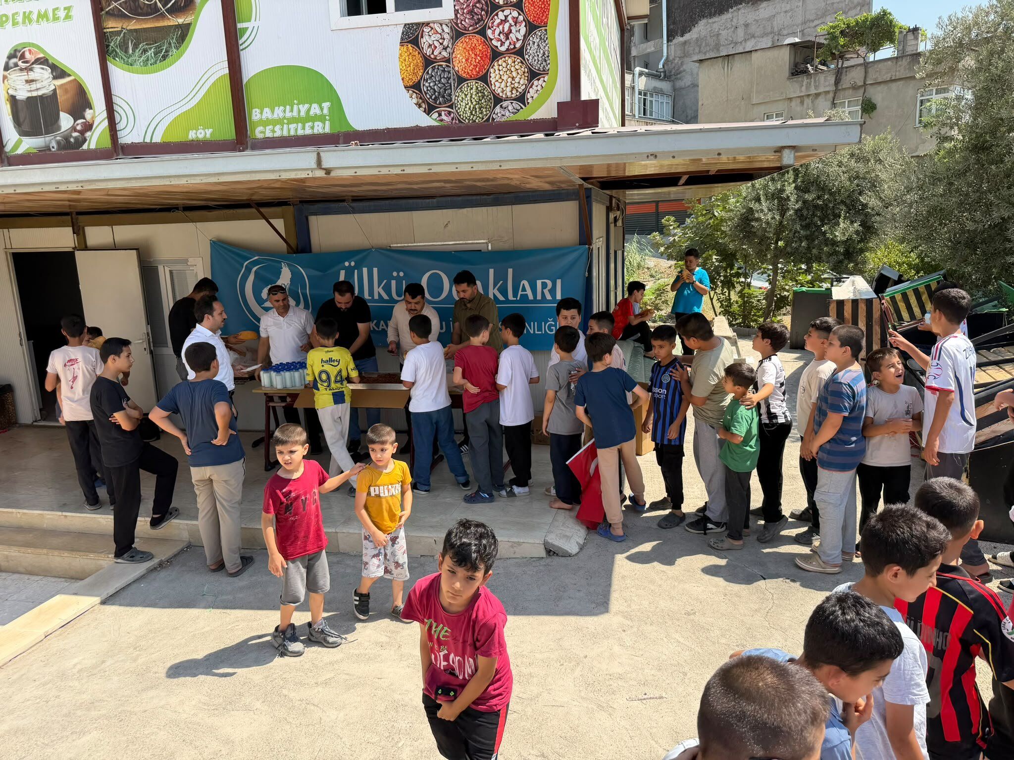 Kahramanmaraş Ülkü Ocakları'ndan Öğrencilere Yemek Ikramı2