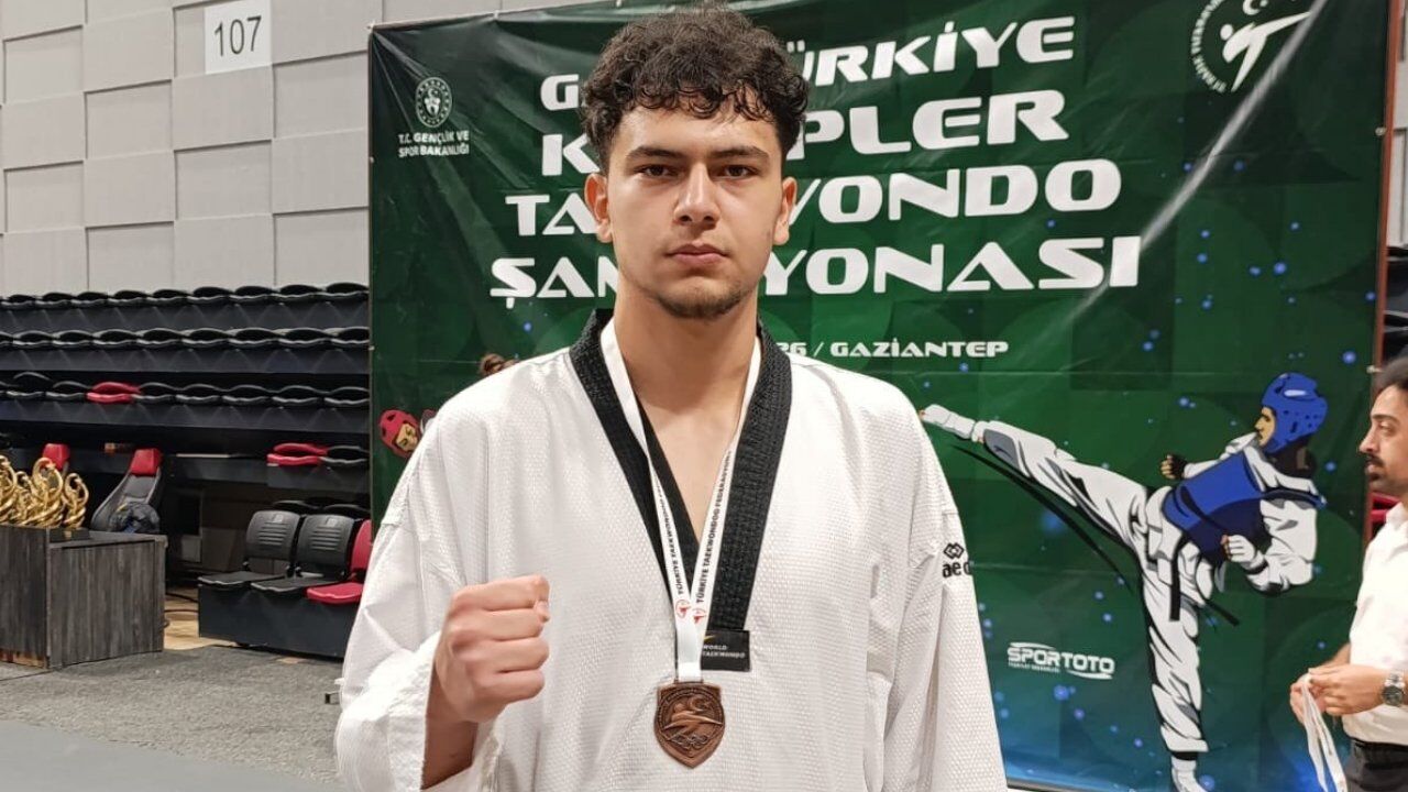 Kahramanmaraşlı Efe Doğan Türkiye üçüncüsü oldu
