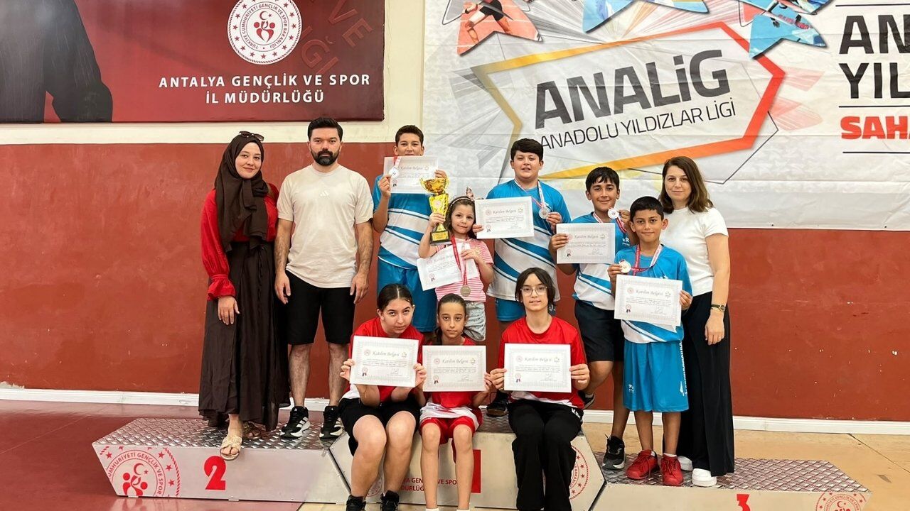 Kahramanmaraşlı genç masa tenisçilerden Antalya'da büyük başarı! Grup ikincisi oldular