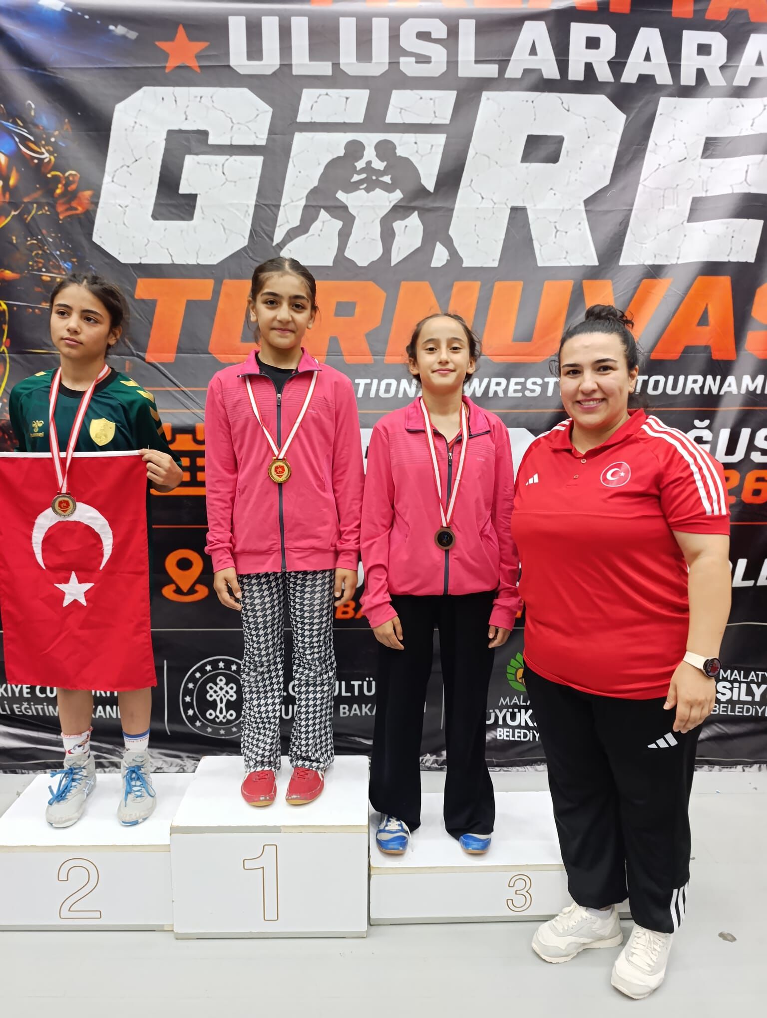 Kahramanmaraşlı Güreşçiler Malatya'dan 8 Madalyayla Döndü (3)