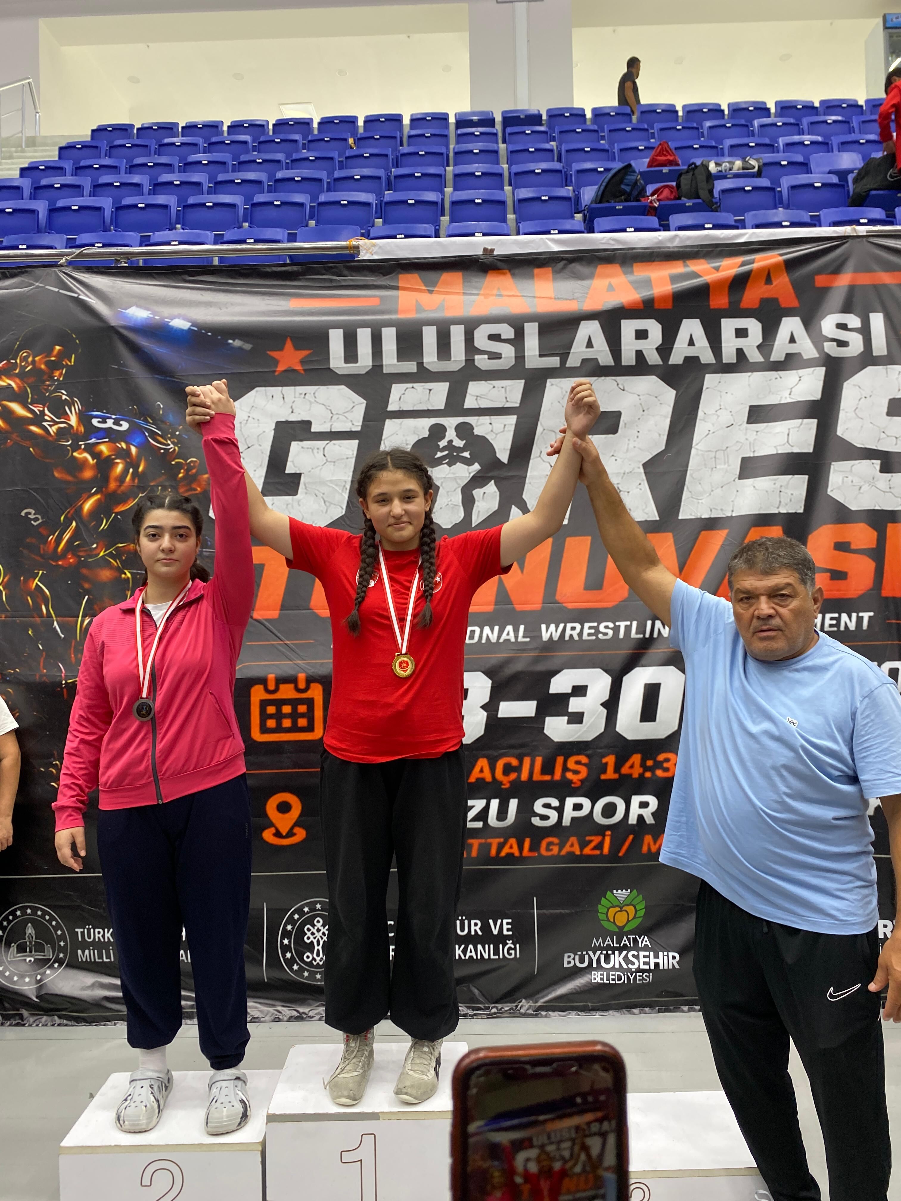 Kahramanmaraşlı Güreşçiler Malatya'dan 8 Madalyayla Döndü (4)